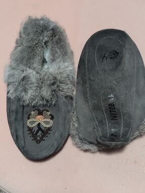 Authentic Manitobah Tipi Suede Moccasins In Charcoal Grey L8